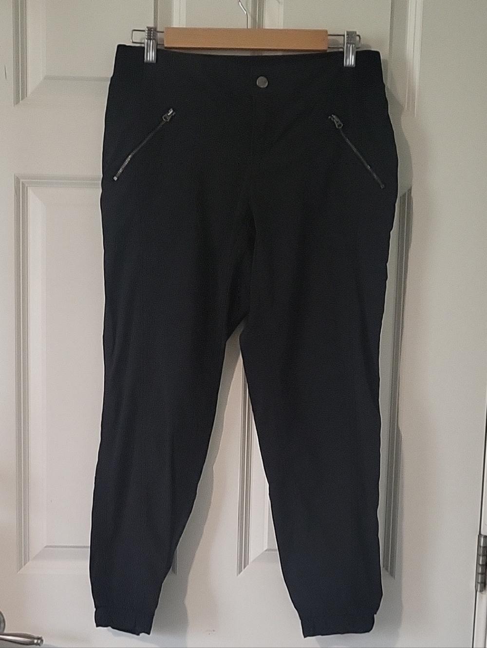 Women’s Athleta Trekkie Jogger Pants Size 8 Black Athletic Travel Pants - Picture 1 of 11